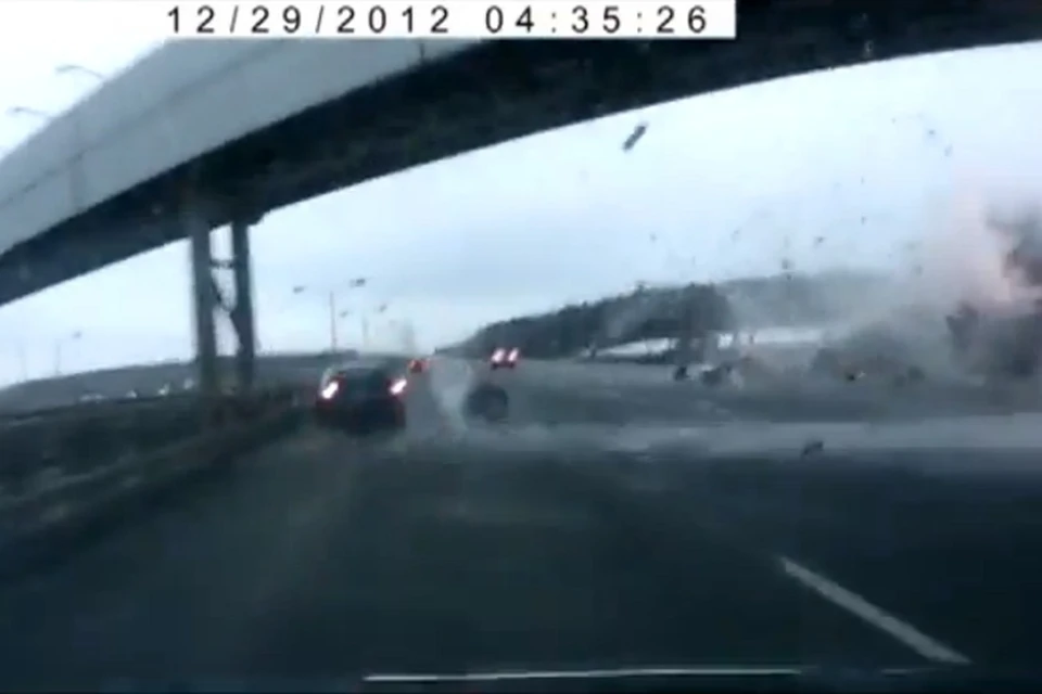 Катастрофу Ту-204 во Внуково снял видеорегистратор проезжавшего автомобиля