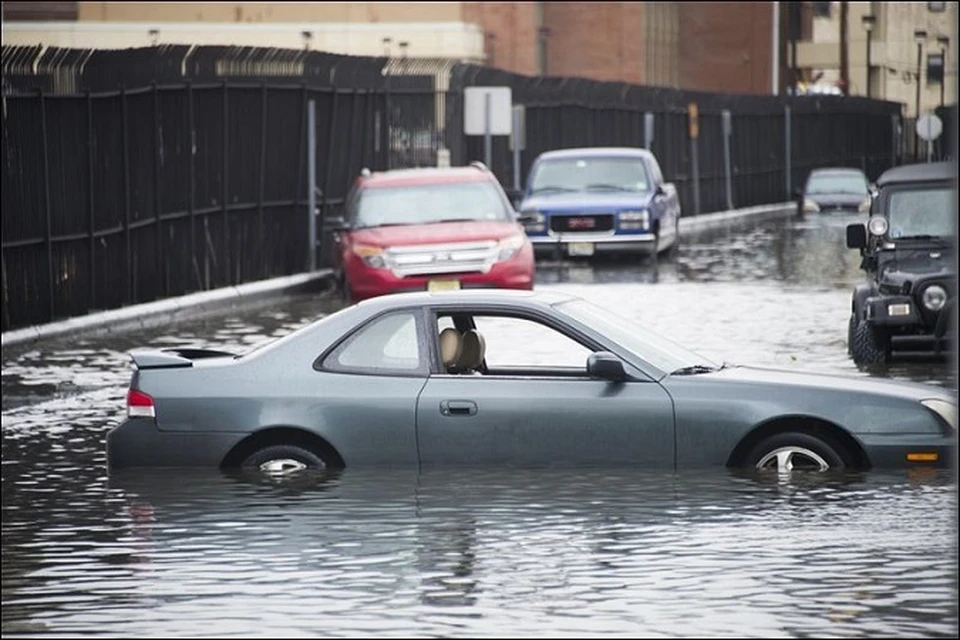 Заполнили автомобили. Flood-Damaged vehicle. Flood-Damaged vehicle inrereri. Flood-Damaged vehicle Interior.