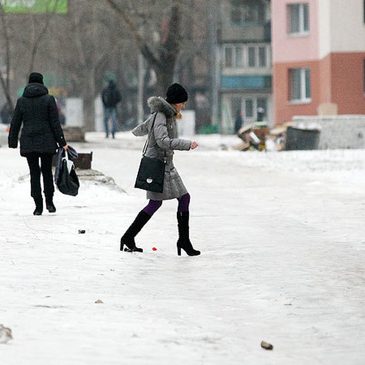 Во время гололеда в самарские травмпункты обращаются около ста человек в  день - KP.RU