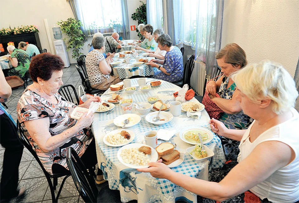 В общепите можно не только недорого покушать, но и пообщаться