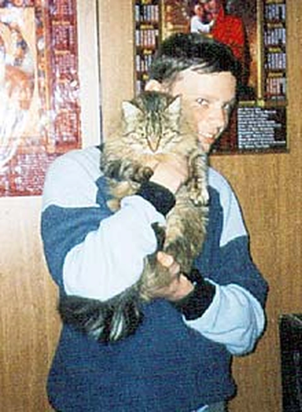 Виталик с любимым котом Одуванчиком,  которого парень считает идеалом красоты.