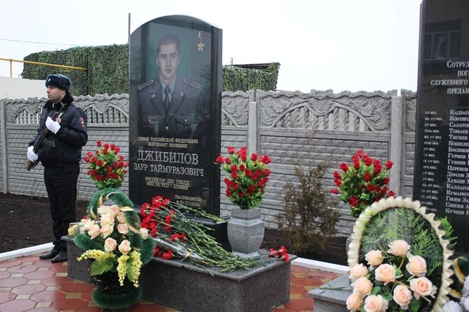 Памятник Герою