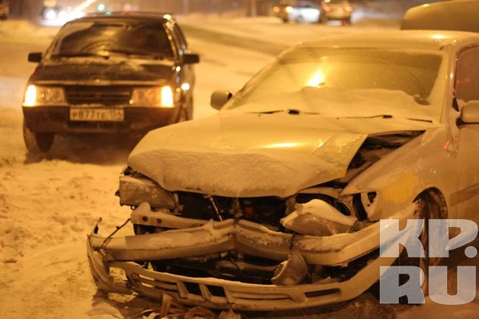 Вечером 8 марта в столице Сибири в очередной раз «отличился» сотрудник автоинспекции. После аварии он заявил, что его избили, и уехал на «скорой».