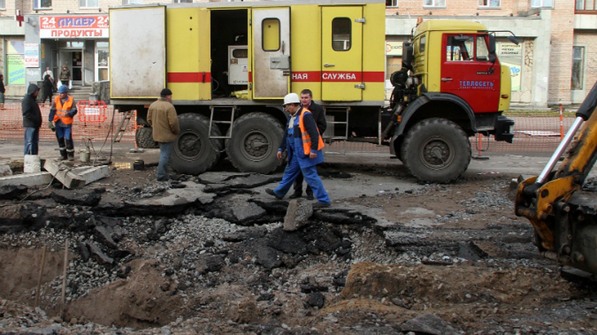 Аварийные бригады обязаны приезжать по первому звонку, и доплачивать за  срочность им не нужно - KP.RU