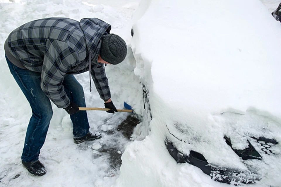 Аномальная погода в России: Курск в снегу по пояс, а на Кубани наводнение