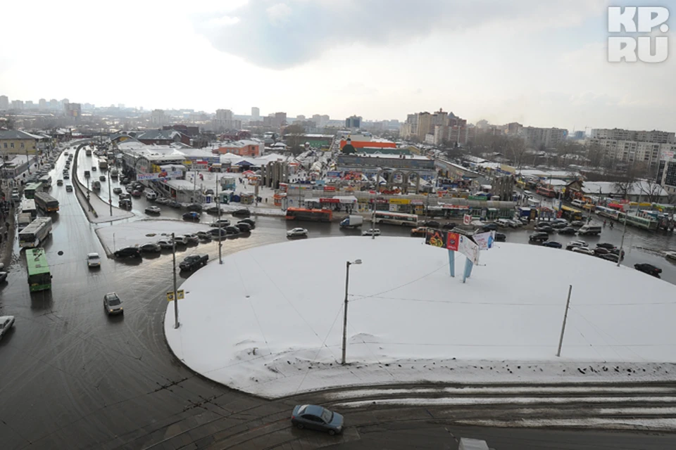 Центральный рынок пермь. Пермь кольцо на Центральном рынке. Центральный рынок. Пермь Центральный рынок площадь. Центральный рынок Пермь зима.