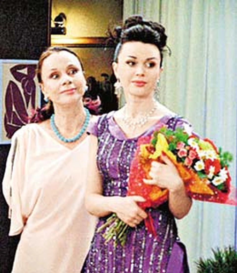 Вика Прутковская (справа) и ее матушка приучили-таки Россию к многосерийным комедиям с закадровым смехом.
