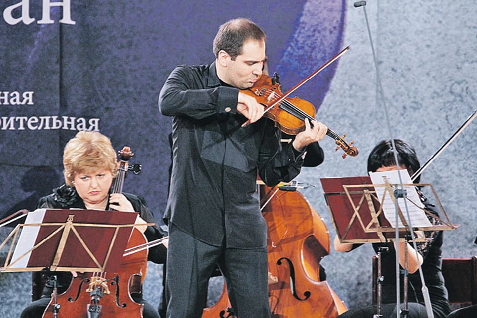 На концерте Дмитрий Коган играл по памяти, не заглядывая в ноты.