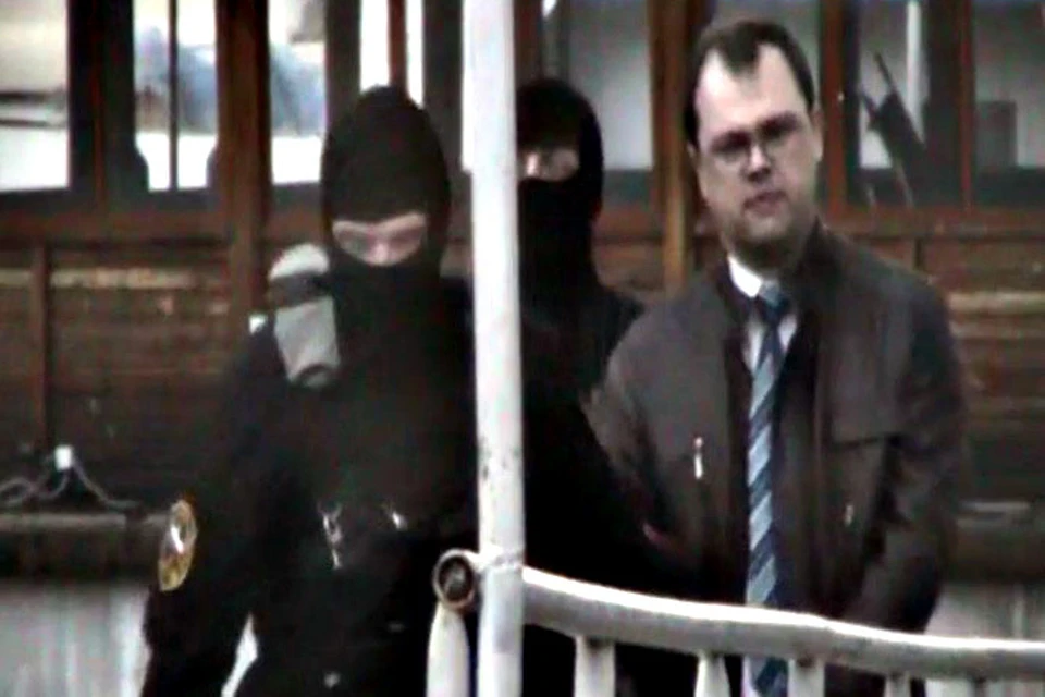 Задержание Ильи Потапова следователи записали на видео. Собственно, как и передачу ему взятки.