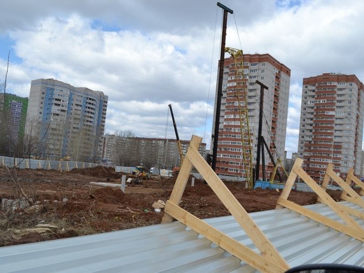 Ураган, сорвавший крыши и поваливший деревья в Ижевске, оказался обычным  ветром - KP.RU