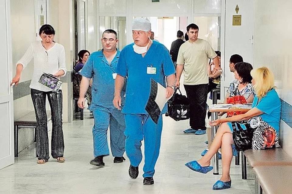 Система обязательного медицинского страхования позволяет любому иногороднему больному попасть на лечение в московские больницы.