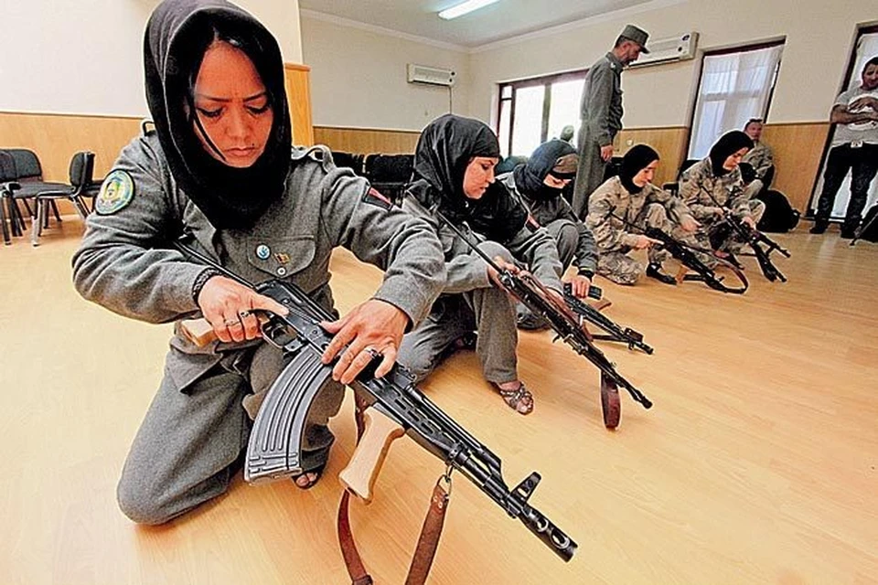 Американцы хотят оставить после себя профессионально обученные армию и полицию, в которых будут даже женские подразделения.