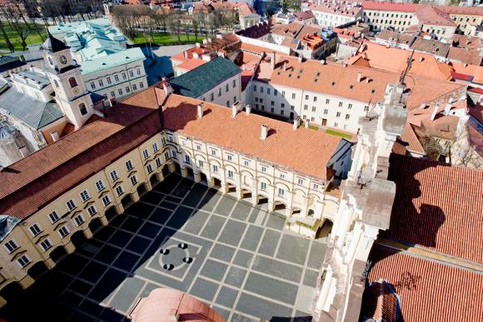 Вильнюсский университет - №1 в Литве и по размерам, и по научному уровню.