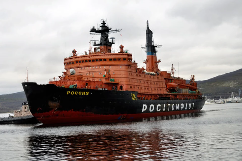 Атомный ледокол "Россия" - один из немногих кораблей, способных на равных бороться со льдами Северного Ледовитого океана