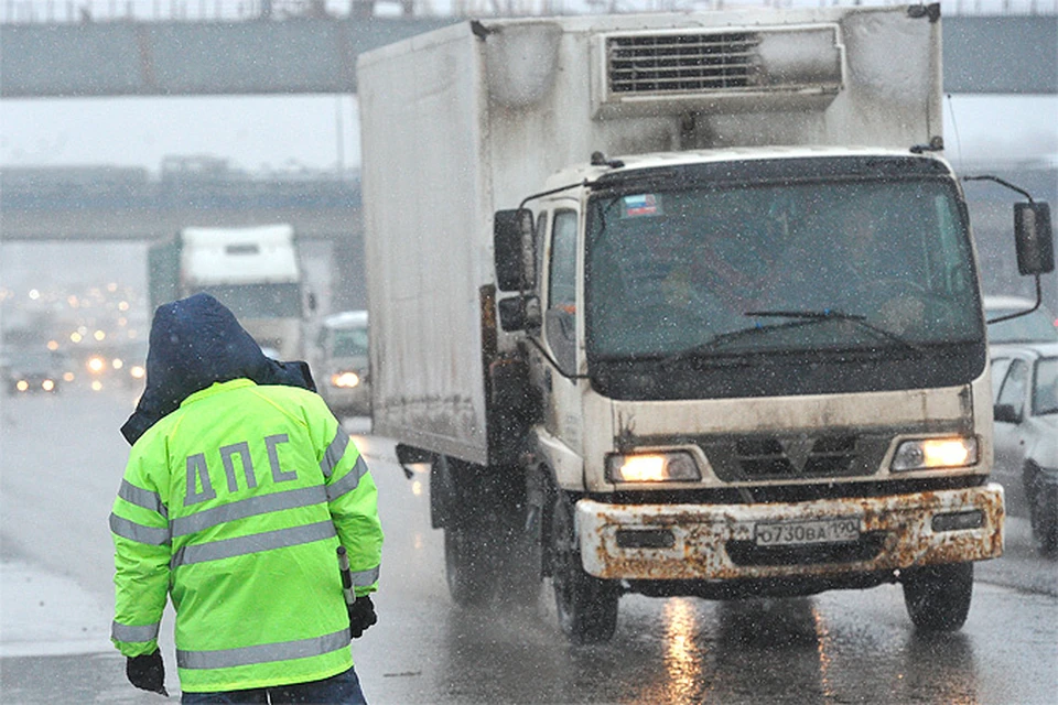 Пропуска для грузовиков на МКАД и в Москву стали доходным товаром