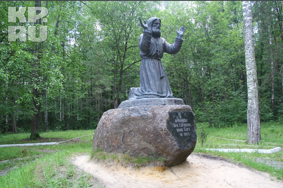 Памятник Серафиму Саровскому в городе Саров Нижегородской области.