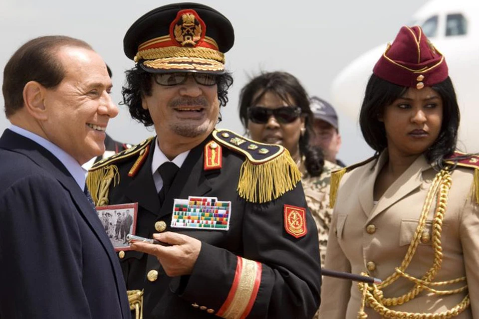 Каддафи ни на минуту не расставался со своими секс-рабынями и всегда брал их даже в зарубежные поездки под видом телохранительниц или журналисток