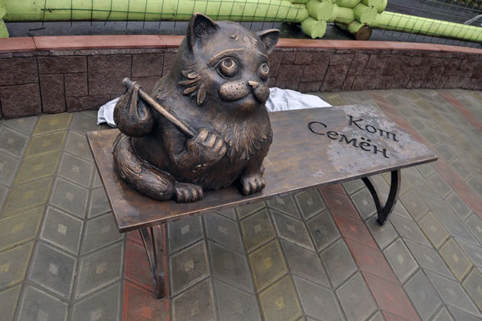 В Мурманске открыли памятник коту Семёну, который прошел более 2000 км,  чтобы вернуться к своим хозяевам - KP.RU