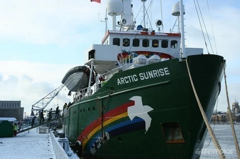 Гринписовцам с судна Arctic Sunrise изменили статью - с «пиратства» на «хулиганство»