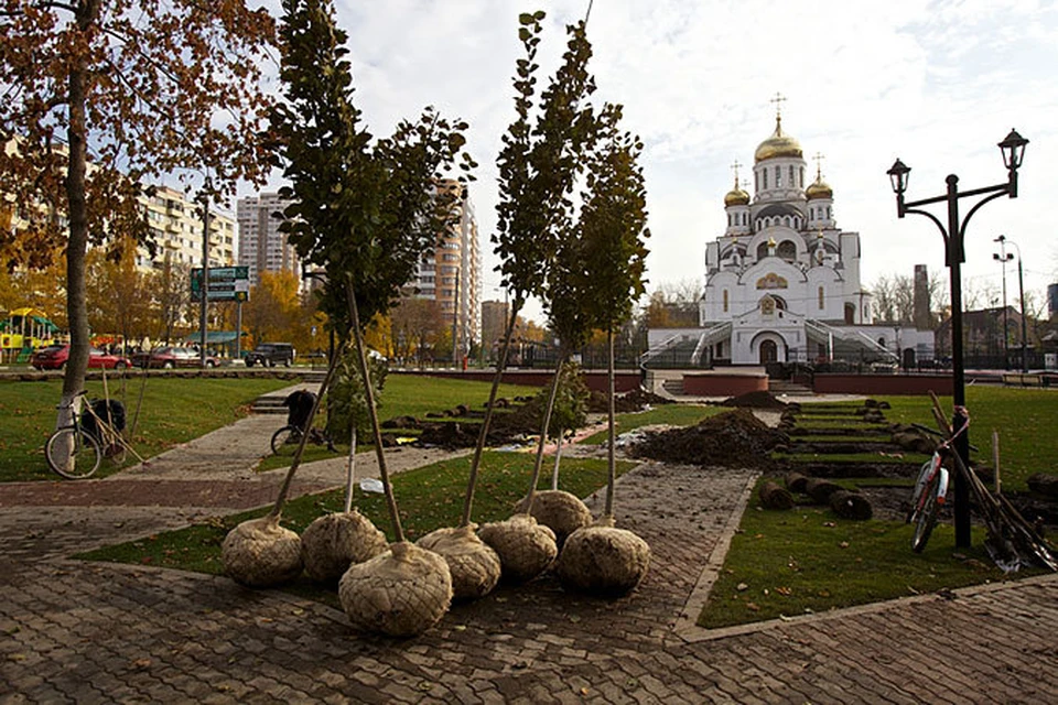 Погода в реутово. Город Реутов климат. Пустошь Реутов. Реутов парк возле церкви. Сквер перед храмом.