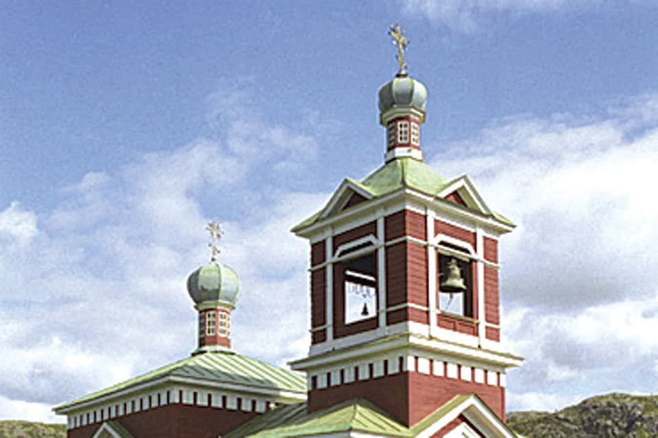 Борисоглебская церковь с трех сторон окружена норвежской территорией, а с четвертой - ограничена рекой.