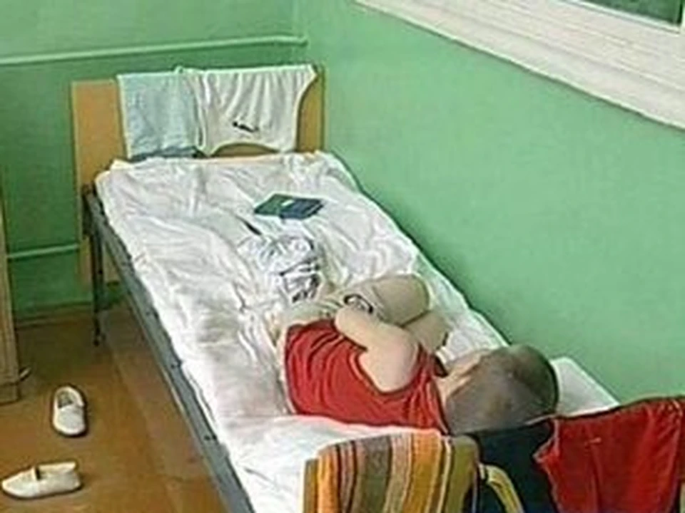 В Екатеринбургской детской больнице умер мальчик, выстреливший себе в глаз из папиного пистолета