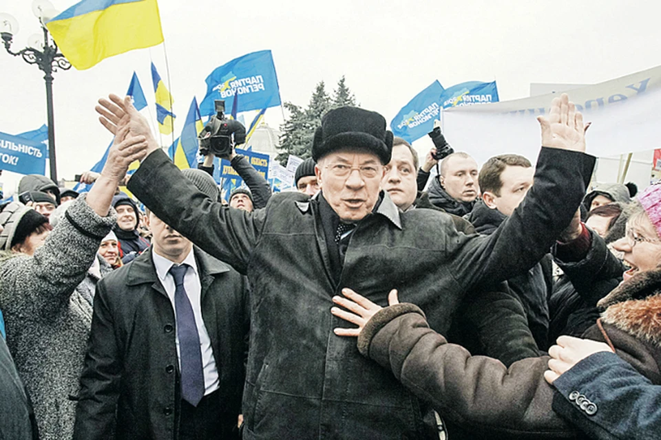 Николай Азаров, соратник Януковича и бессменный премьер Украины с 2010 года, освободил кресло. Займет ли его кто-то из оппозиции?