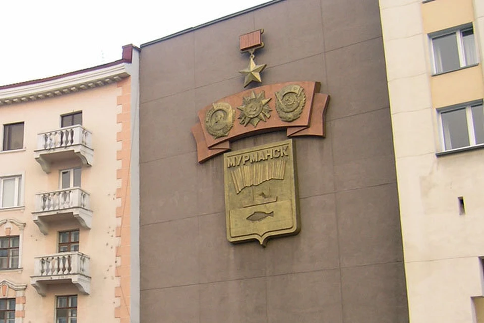 Возможно для "высечения" искры паралимпийского огня мурманские чиновники используют изображение северного сияния на гербе города.