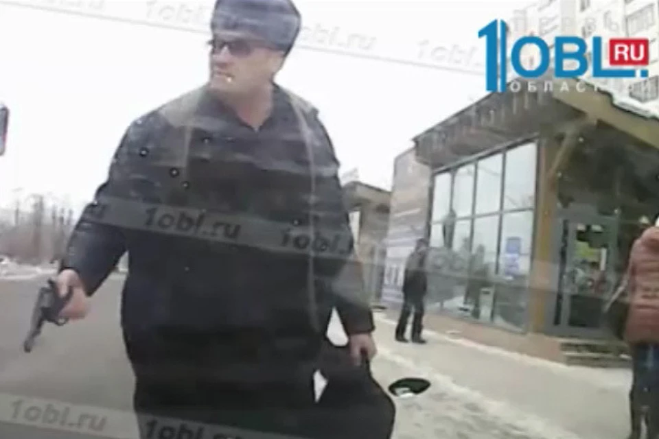 Оскорбленный пешеход с помощью оружия хотел восстановить справедливость