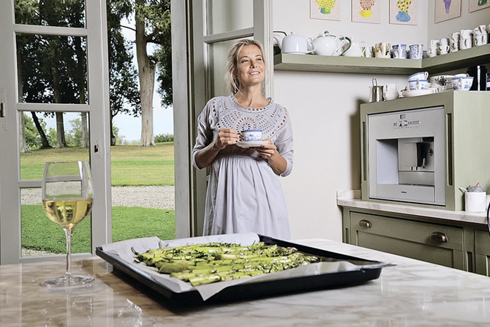 «Едим дома» с Юлией Высоцкой - одна из многочисленных программ про кулинарное искусство на нашем ТВ.