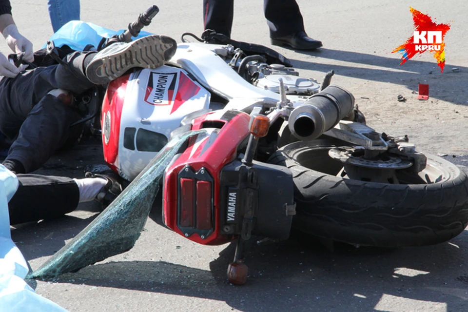 В ДТП на Родионова в Нижнем разбился байкер и его пассажир.