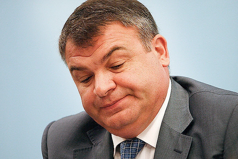 Несмотря на недавнюю амнистию бывшего министра обороны Анатолия Сердюкова, вопросы к нему остаются