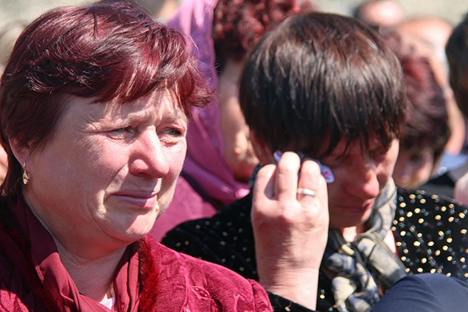 Односельчане Александра Лубенца на его похоронах