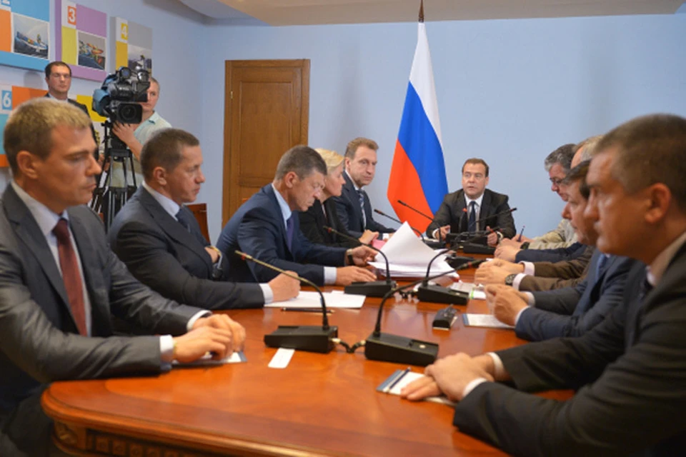 Медведев также поручил не жалеть денег на водоснабжение Крыма