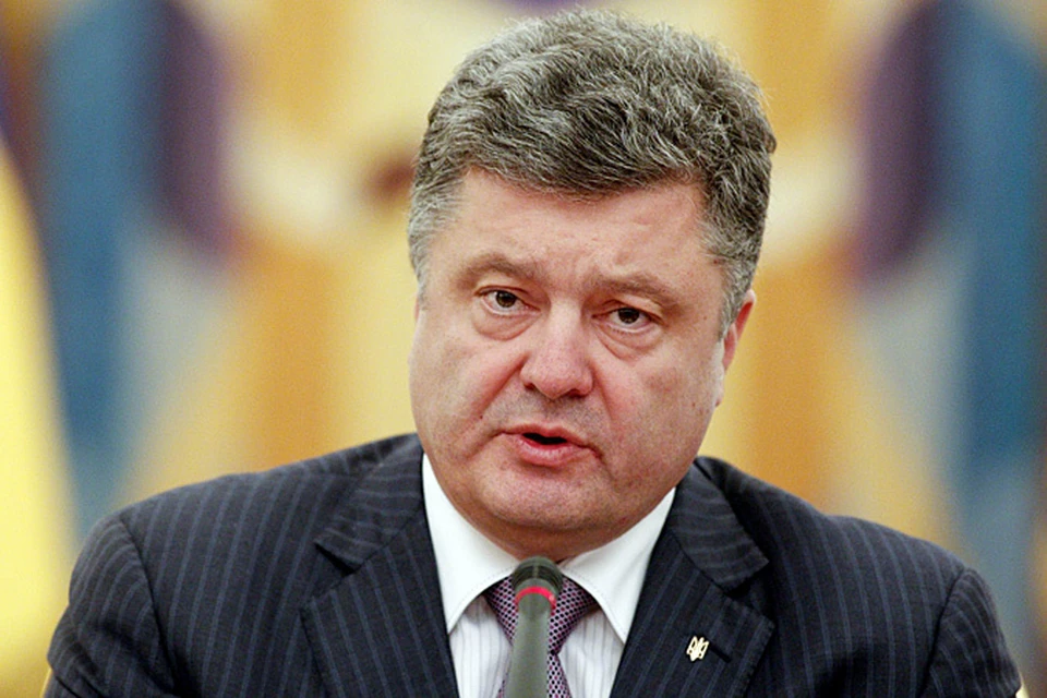 Петр Порошенко, занимающий пост президента Украины, объявил, что намерен дать команду о «прекращении огня» в Донбассе и на Луганщине