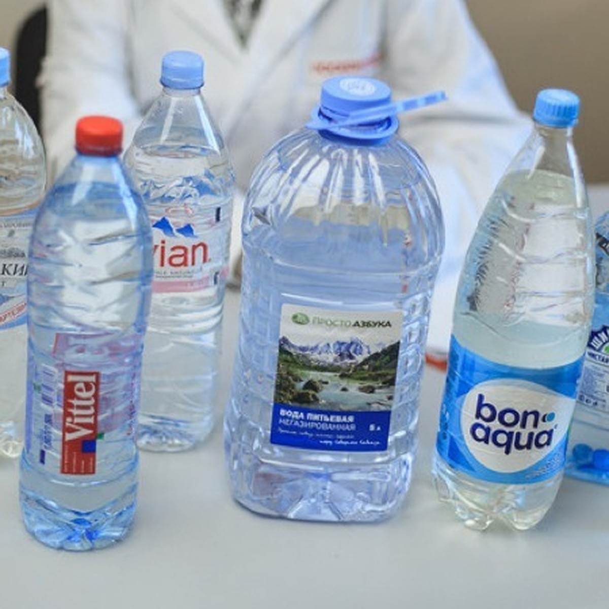 Питьевая вода пищевой продукт. Питьевая вода. Минеральная вода марки. Минеральная вода в бутылках. Минеральные воды.