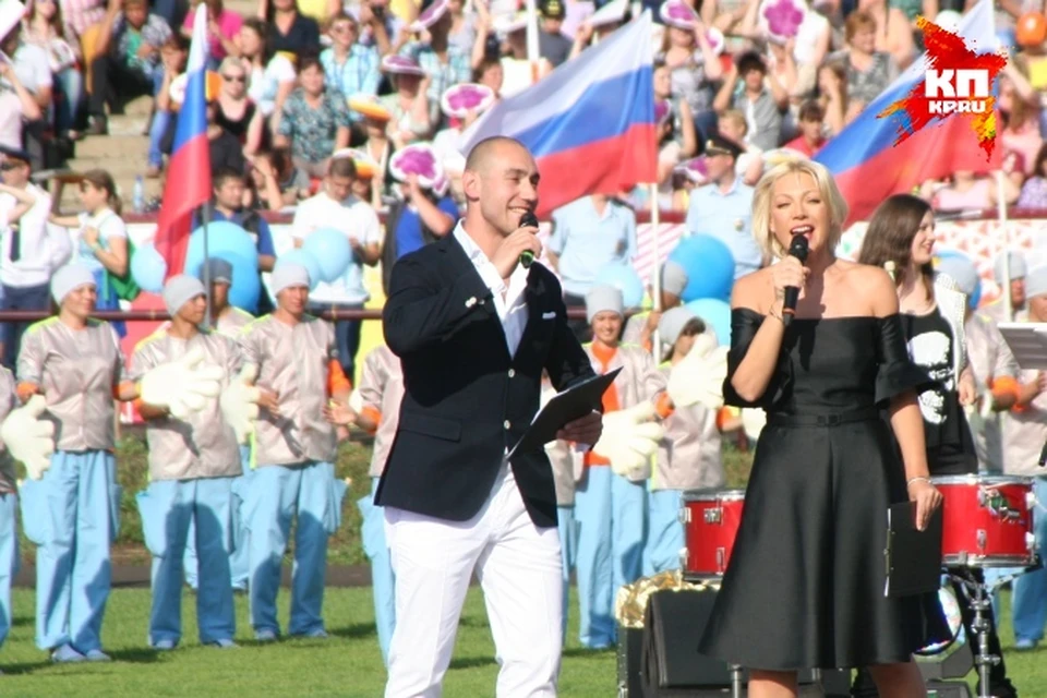 Открытие фестиваля студвесны вели Аврора и Максим Орлов.