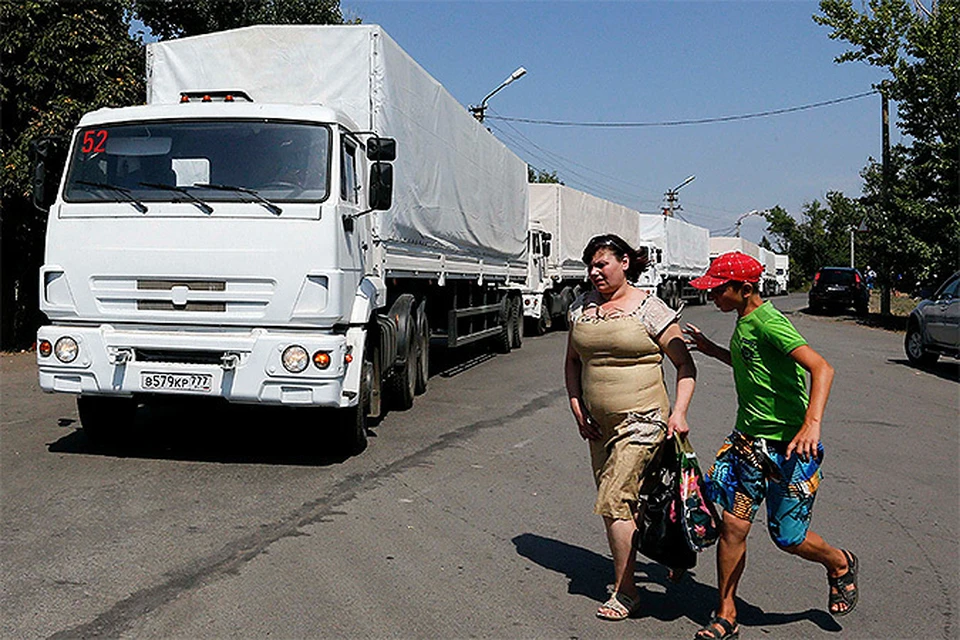 Как только колонна с российской гуманитарной помощью пересекла границу, общественное мнение на Украине резко разделилось на два противоположных лагеря