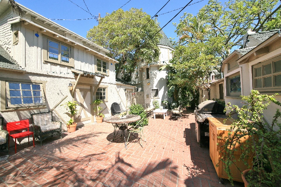 Коттеджи, построенные Чарли Чаплином, в Калифорнии сейчас сдают туристам. Фото% airbnb.com