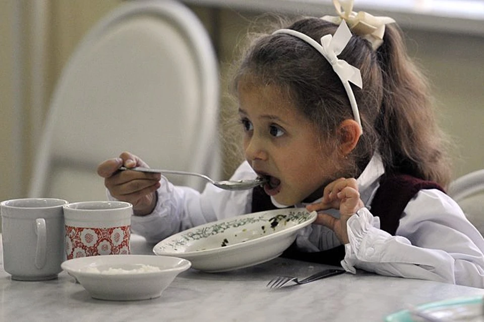 В частных школах кормят лучше, в государственных зачастую похуже.
