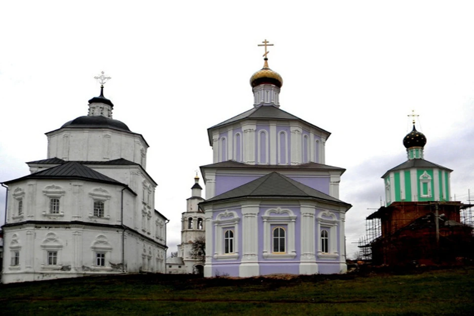 Рыльский свято николаевский мужской монастырь. Город Рыльск монастырь. Рыльский Свято-Николаевский мужской монастырь 20 век. Рыльский Свято-Николаевский мужской монастырь Троицкая Церковь 2021. Рыльский Свято-Николаевский мужской монастырь чудеса.