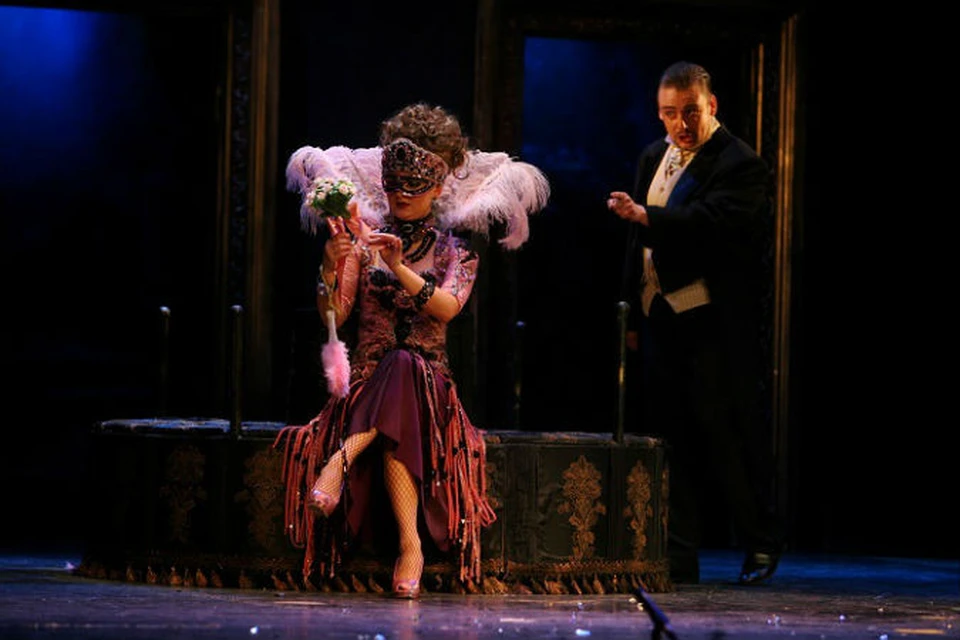 «Летучая мышь», сцена из оперетты. 
Фото: сайт Государственного камерного музыкального театра «Санктъ-Петербургъ Опера»