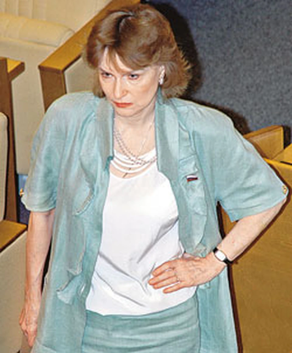 Наталья Нарочницкая в молодости