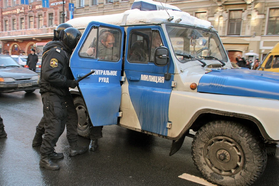 Фото у собора милиция