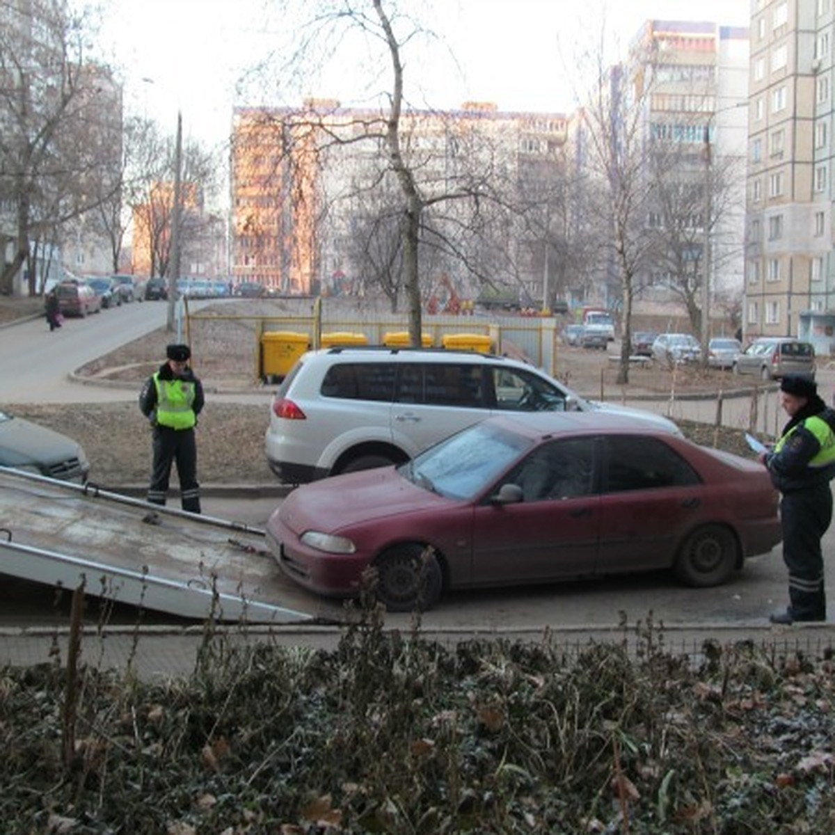 Автомобиль под окнами — главная беда владимирского пожарного - KP.RU