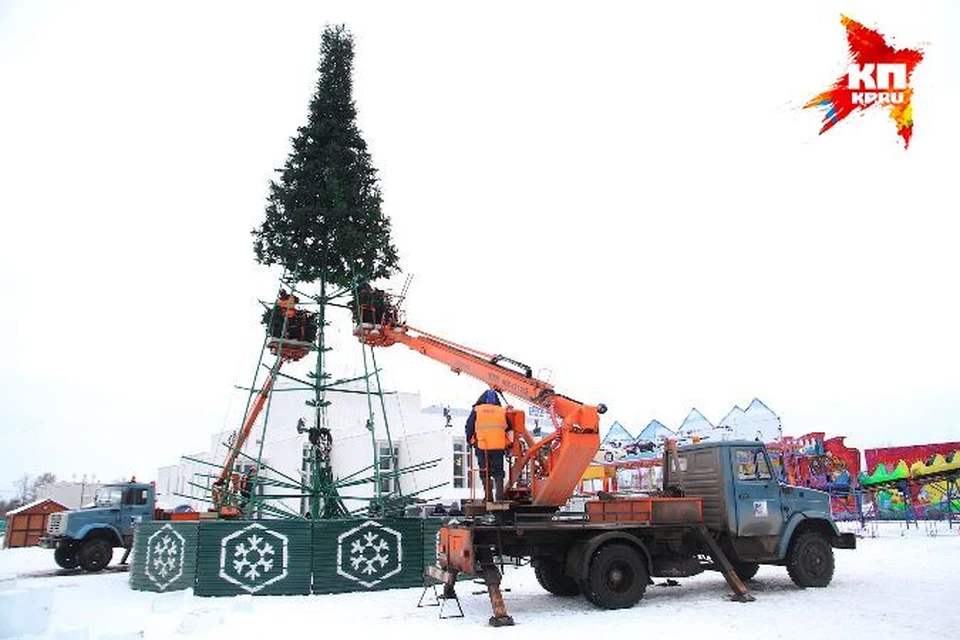В Ижевске новогодняя елка ниже, чем в Казани, и выше, чем в Севастополе