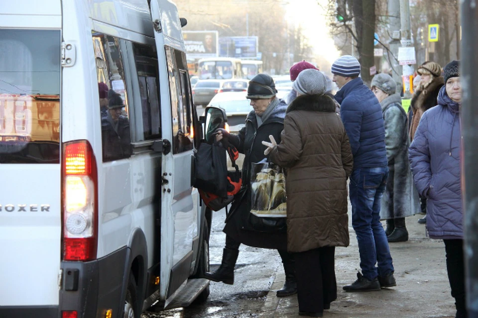 Уехать на автобусах в Ярославле стало сложнее: теперь их меньше и ходят они реже.