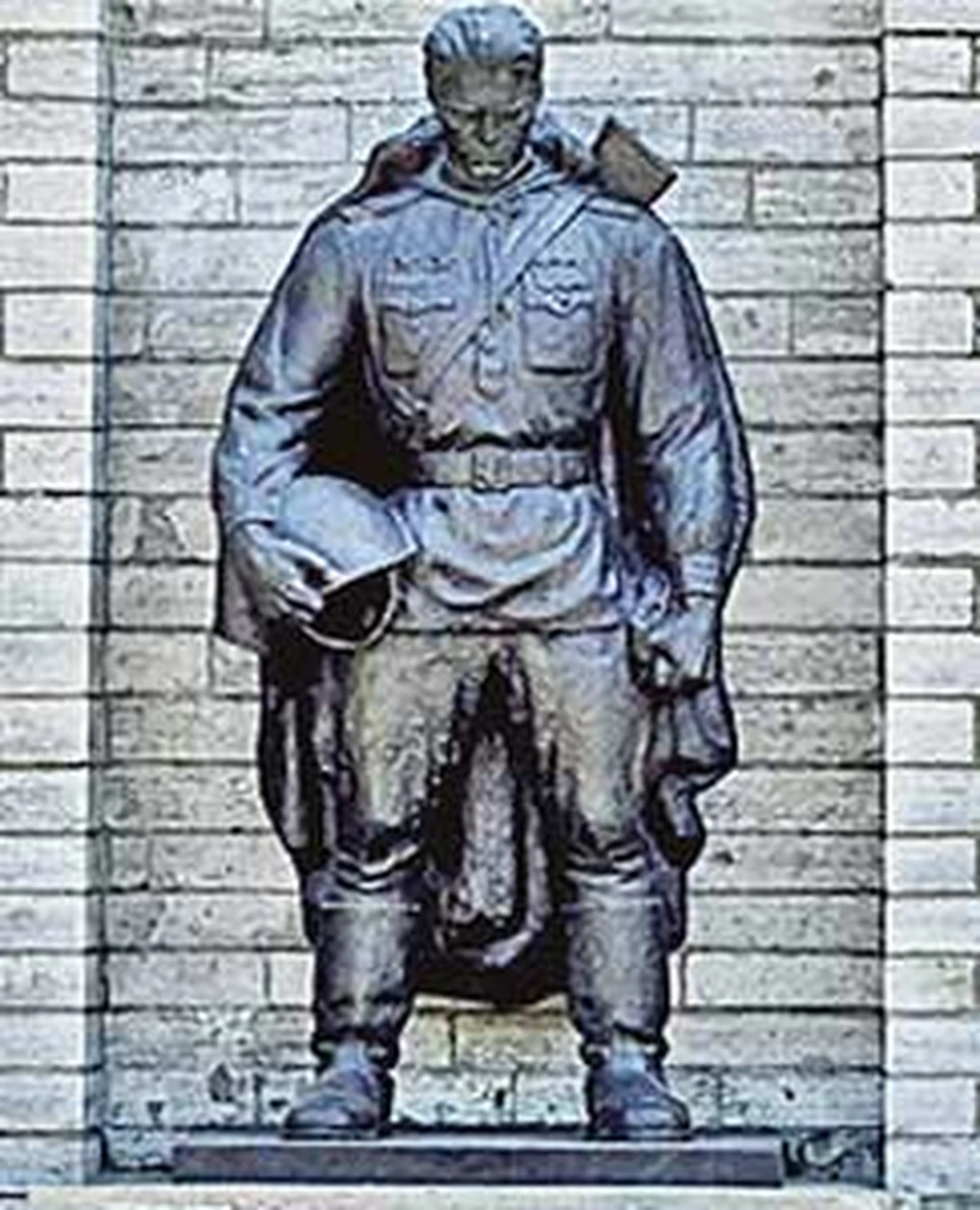 Эстонские власти заявляют, что памятник Воину-освободителю и останки советских солдат будут убраны из центра Таллина уже в апреле.