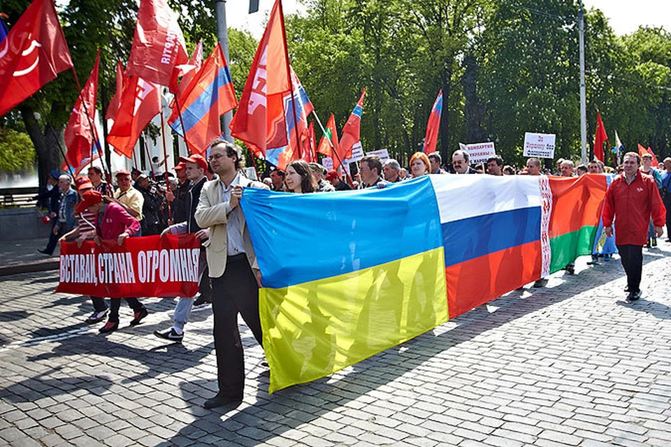 Первомай 2014 года, демонстрация сторонников "российского курса" в Харькове.