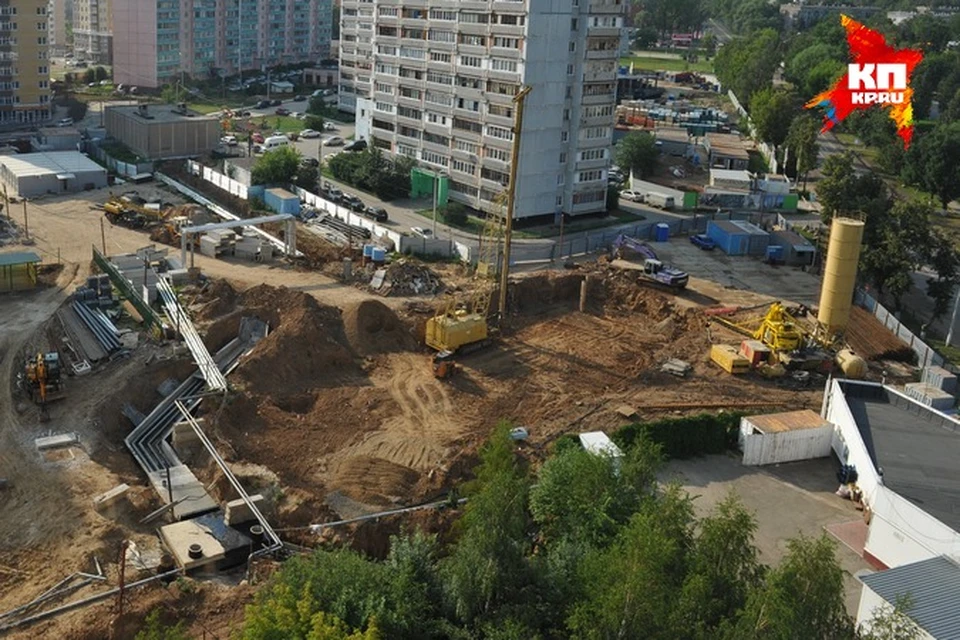 Иногда, переезжая в новую квартиру, жильцы не находят не только радиаторов и труб, но и... самой квартиры.